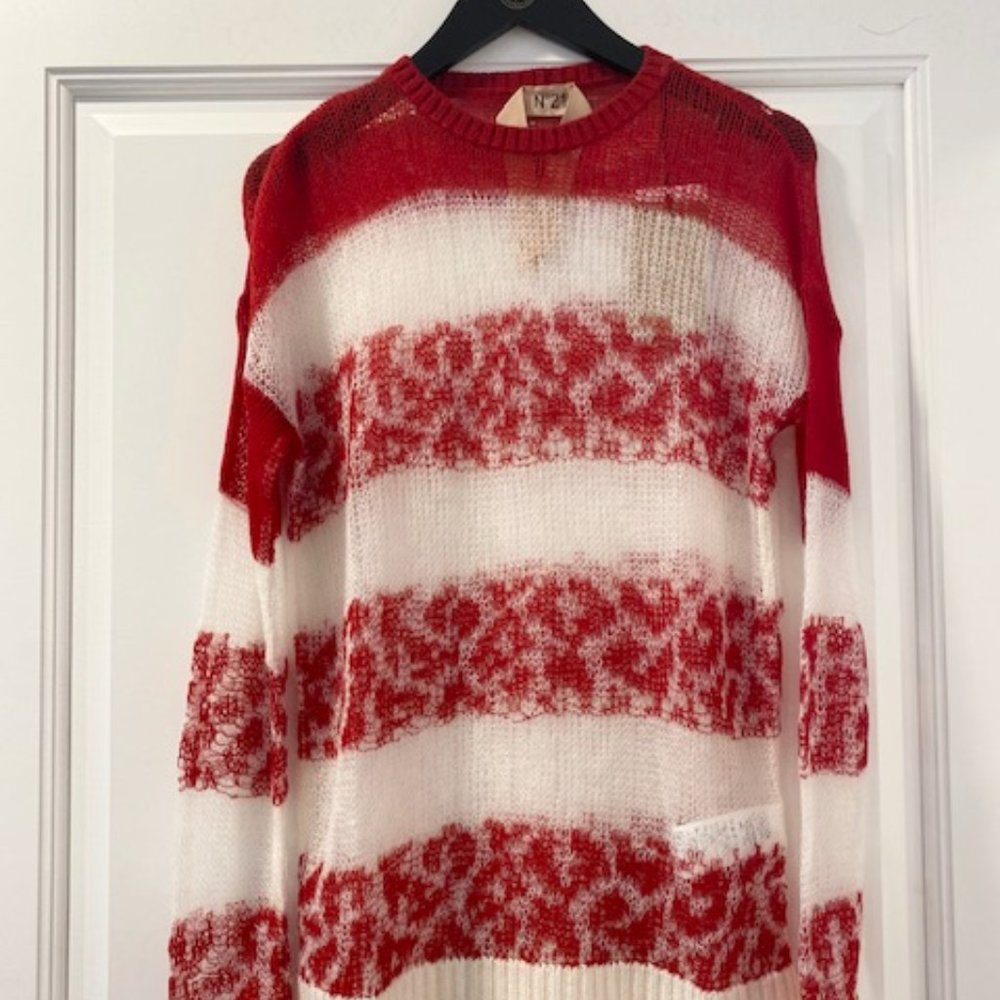 Red & White Leopard Knit Sweater by No. 21